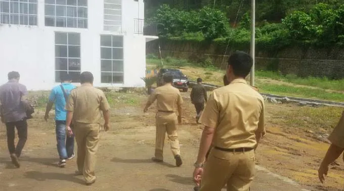 Pastikan Pelayanan Prima, Bupati Koltim Sidak Beberapa SKPD