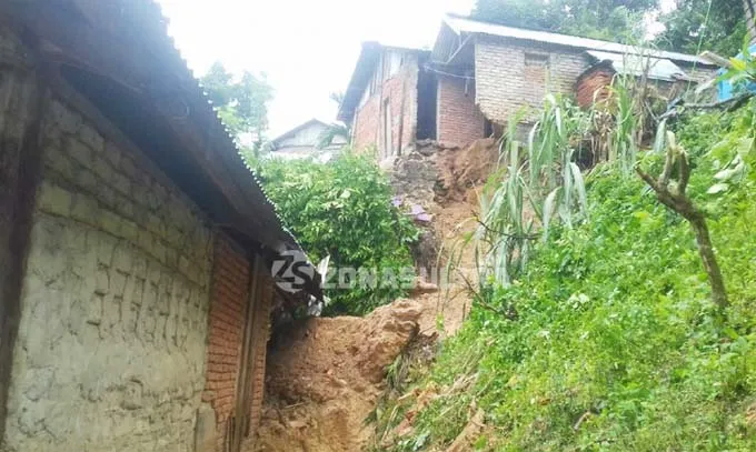 Hujan Deras Akibatkan Pohon Tumbang dan Tanah Longsor di Kendari