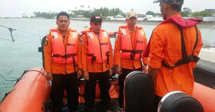 Tim sar sesaat sebelum melakukan pencarian Dua Orang Dive Master Karyawan Wakatobi Dive Resort. Foto SAR Wakatobi