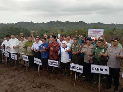 Mentan Tantang TNI Bersama Gempita Garap Lahan Tidur