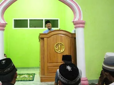 Safari Ramadan, Bupati Konsel Ingatkan Masyarakat Bahaya Berita Hoax