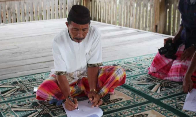 Lakina barata Kahedupa, La Ode saidin saat menandatangani peraturan adat Barata Kahedupa