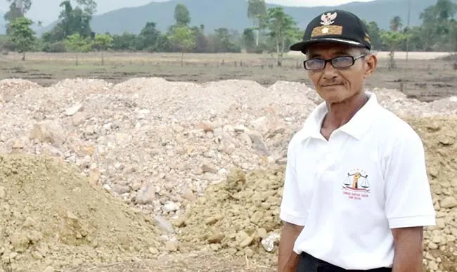 Kepala Desa (Kades) Laronanga Anhar
