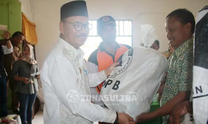 Lima Bulan Menunggu, Akhirnya Pemkab Konsel Serahkan Bantuan Korban Puting Beliung