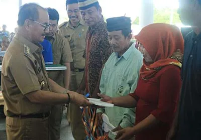 Berbagai Program Bupati Surunuddin Atasi Kemiskinan di Konsel