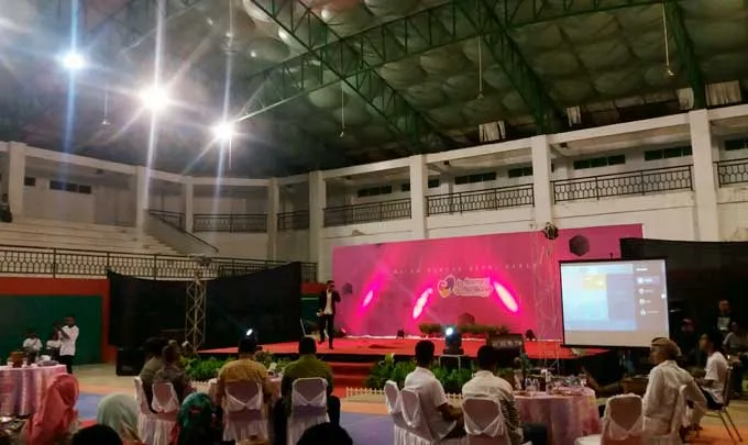 Hadiri Malam Puncak Reuni Akbar SMAN 1 Raha, Ini Pesan Bupati Muna