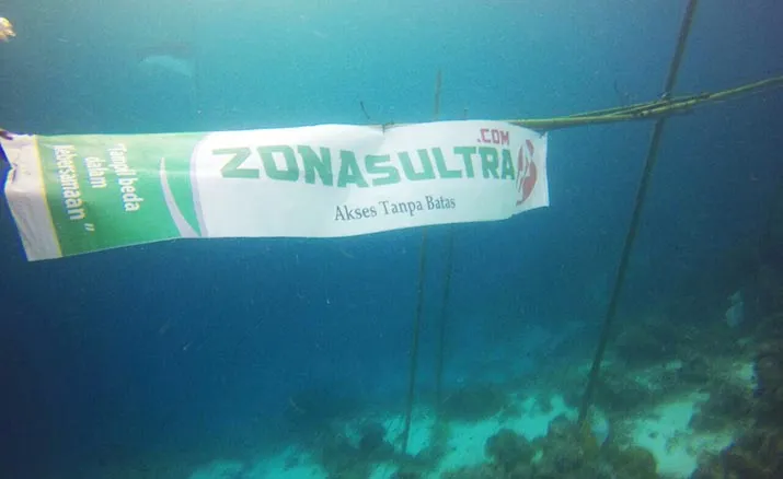 HUT RI, ZONASULTRA.COM berkibar di bawal Laut Wakatobi, hut ri 72, zonasultra, zonasultra.id