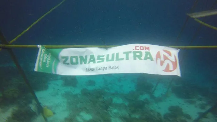 HUT RI, ZONASULTRA.COM berkibar di bawal Laut Wakatobi, hut ri 72, zonasultra, zonasultra.id