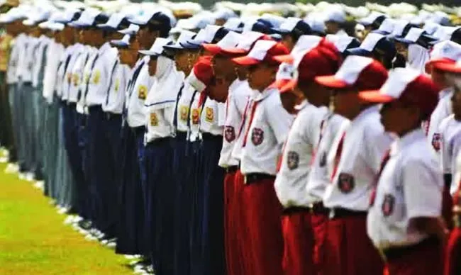 ilustrasi seragam sekolah