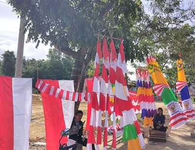 Sepi Pembeli, Pedagang Bendera Merah Putih di Kendari Mengaku Rugi