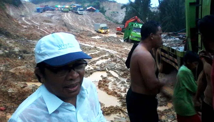 Kerusakan Berlarut di Jalan Trans Sulawesi dan Derita Para Sopir Truk