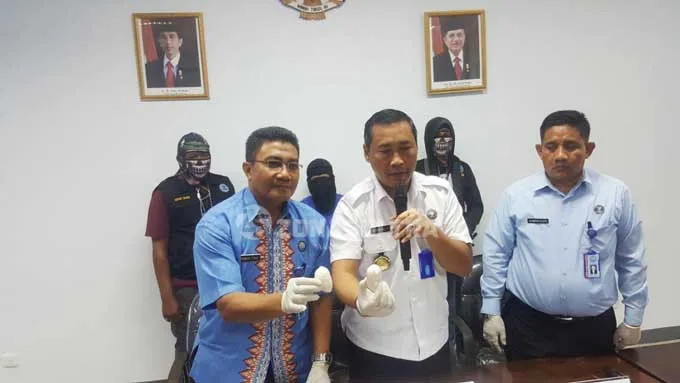 Sembunyikan Sabu di Anus, Seorang Pelajar Diamankan di Bandara Haluoleo