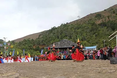 Kolaborasi Tari Pesona Indonesia dan Lumanse Semarakkan Festival Budaya di Tangkeno