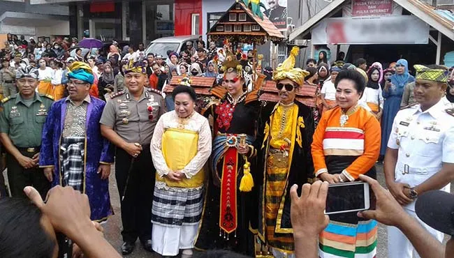 Ribuan Siswa Ikuti Karnaval Budaya HUT Kota Baubau