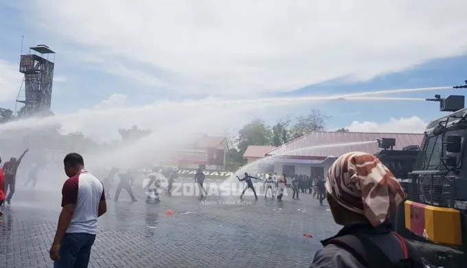 HUT Brimob Dimeriahkan Atraksi Pengamanan Pilkada