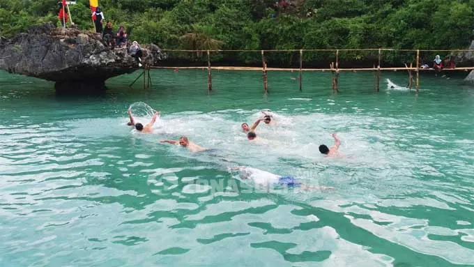 Lomba Renang Antar SKPD di Muna, Kadinsos Ngos-ngosan