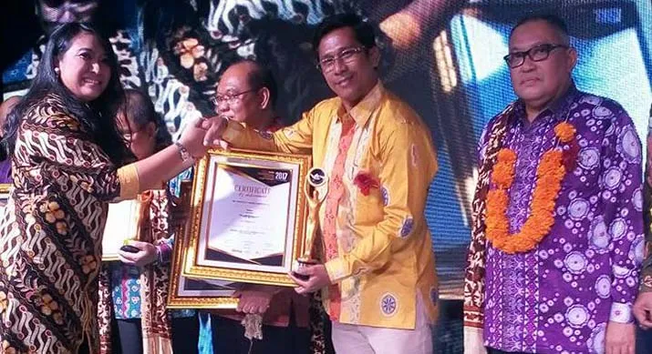 AS Tamrin Terima Penghargaan Top Mayor Of The Year 2017