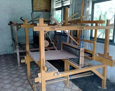 Mengenal Kain Tenun Pencelupan Pewarna Alam Buton yang Go Internasional