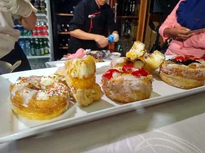 Nikmatnya Cronut Renyah Ditemani Teh Meambo Hanya di Plaza Inn Hotel Kendari