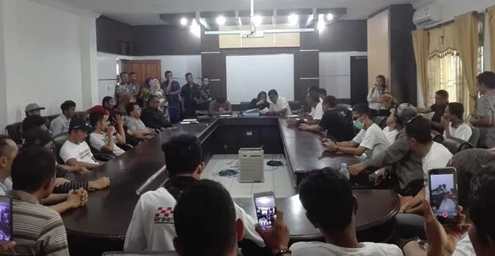 Protes Insentif, Pengemudi Grab Demo di DPRD Sultra