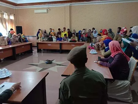 Tolak Penerimaan CPNS 2018, Puluhan Honorer K2 di Konsel Gelar Aksi Damai 