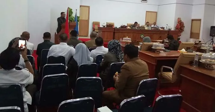 Rapat Pembahadan KUA PPAS antara DORD dan TPAD bersama jajaran OPD di aula rapat komisi DPRD, Kamis (20/92018).