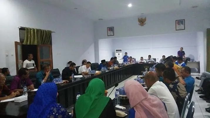 Rapat Pembahadan KUA PPAS antara DORD dan TPAD bersama jajaran OPD di aula rapat komisi DPRD, Kamis (20/92018).