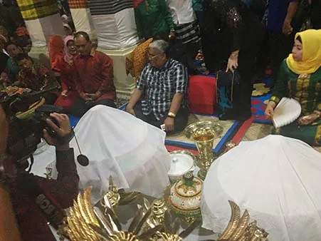 Ribuan Orang Hadiri Pakande-Kandea, Acara Penyambutan Ali Mazi-Lukman 