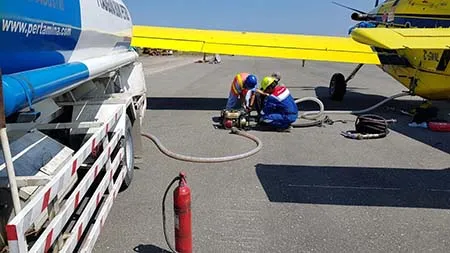 Pertamina Gunakan Pesawat Air Tracktor Salurkan 4.000 Liter Solar ke Palu 