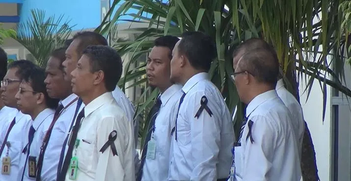 Pegawai Kemenkeu Sultra Gunakan Pita Hitam di Upacara Hari Oeang ke-72