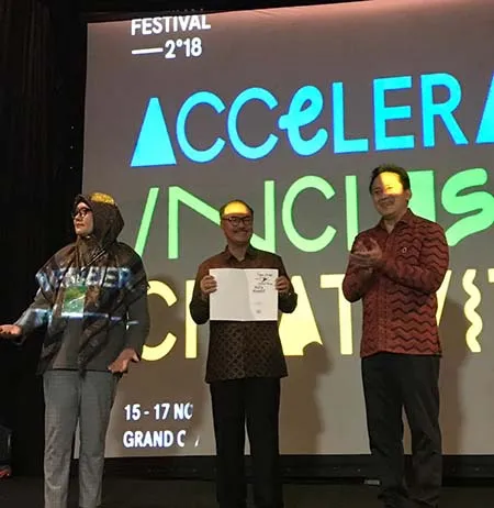 Surunudin Berbagi Ilmu Kemajuan Industri Kreatif Konsel dalam Festival Bekraf di Surabaya 