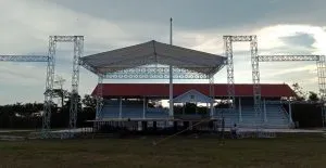 Pembuatan panggung tempat lokasi bakal dijalankanya kegiatan istigosah mulai dibuat.