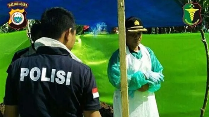 Mauluddin bersama tim medis forensik