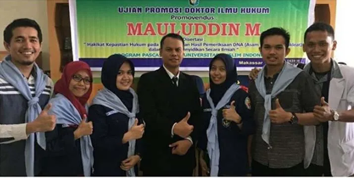 Mauluddin bersama tim medis forensik