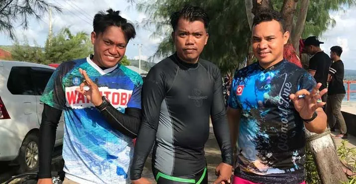 Atlet Selam Kabupaten Wakatobi, kiri ke kanan : Dian, Onenk, dan Bombo