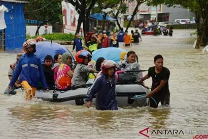 Banjir Landa 53 Kecamatan di Sulsel, 8 Tewas, Ribuan Warga Mengungsi