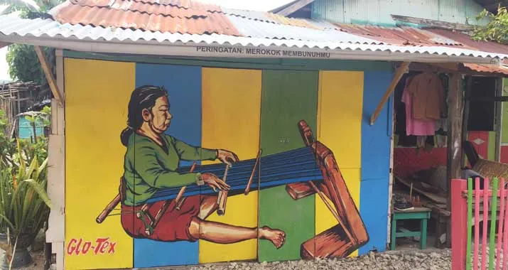 Penuh Warna, Indahnya Kampung Tenun Sulaa di Baubau