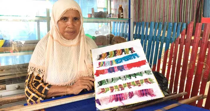 Penuh Warna, Indahnya Kampung Tenun Sulaa di Baubau