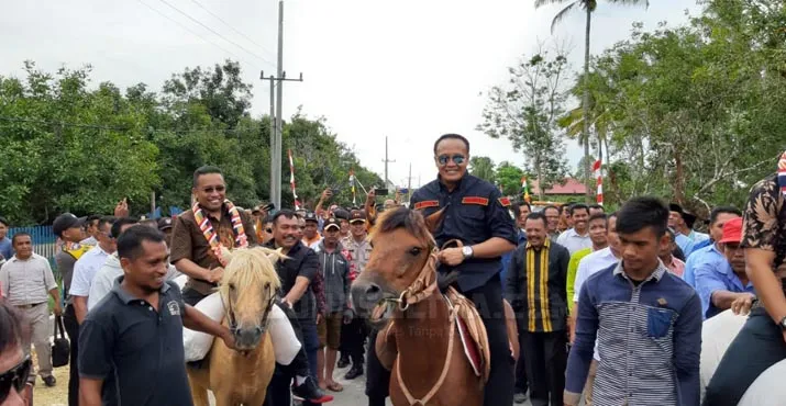 Mahasiswa KKN UHO Diminta Sukseskan Program Pembangunan di Mubar