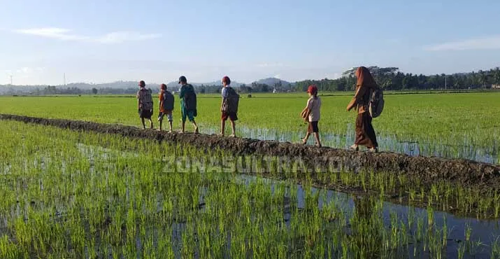 Jalan yang dilalui Nurjannah dan rekan-rekannya menuju sekolah.