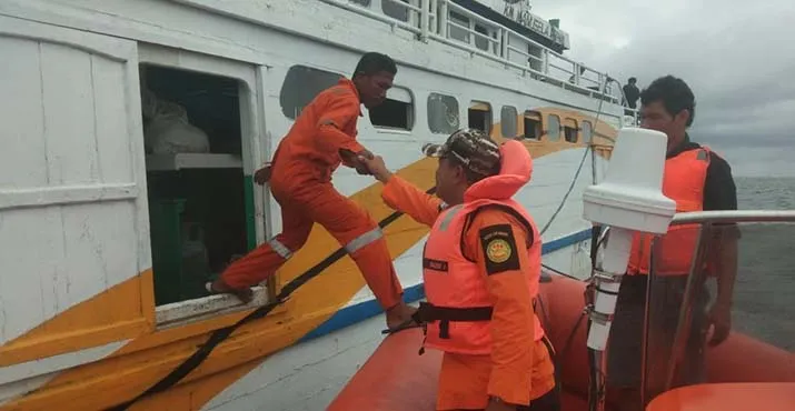 Kapal Tabrak Karang di Wakatobi, Puluhan Penumpang Dievakuasi