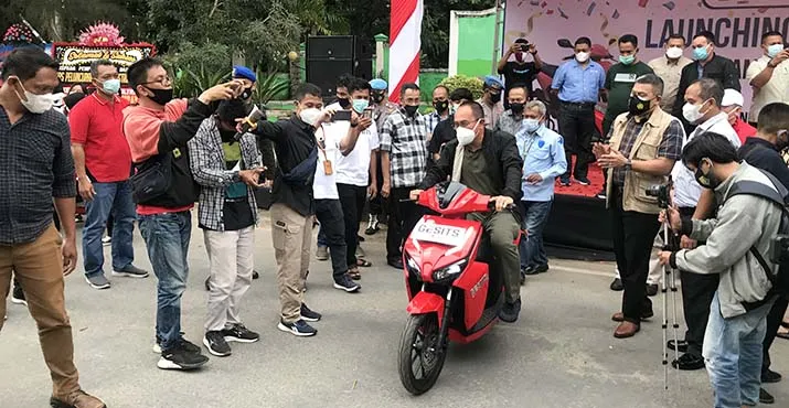 Ali Mazi Hingga Pangdam Hasanuddin Test Drive Motor Listrik Gesits