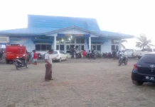 Ratusan Keluarga Penumpang KM Marina Ekspres yang Tenggelam Padati Pelabuhan Kolaka