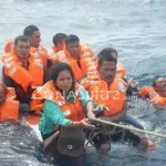 Keluarga Korban KM Marina Baru Sewa Kapal Cari Keluarganya yang Hilang KM Marina Baru 2B