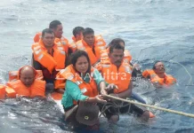 Keluarga Korban KM Marina Baru Sewa Kapal Cari Keluarganya yang Hilang KM Marina Baru 2B