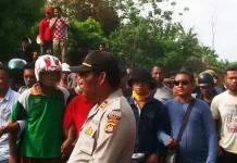 Unras Rumah Kita Dibalas Musik Ende-Ende Di KPU Muna PILKADA MUNA