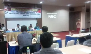 Saat rapat kordinasi panwas kecamatan (Panwascam) di Wonua Monapa Resort Hotel, Ranometo, Konawe Selatan, Kamis (3/12/2015). Dalam pertemuan itu Panwas menyebutkan maraknya pengerahan PNS dalam pemilihan kepala daerah Konawe Selatan 2015. (Taslim/ZONASULTRA.COM) 