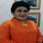 Ke Muna, Tina Nur Alam Bagi-Bagi Bantuan Alat Tenun