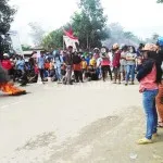 Breaking News: Eksekusi Lahan, Libatkan Banyak Anak-anak Kecil Breaking News: Eksekusi Lahan, Libatkan Banyak Anak-anak Kecil