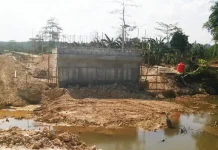 Proyek Jembatan Sungai Wanggu IV Senilai Rp.7,7 Miliar Tak Tuntas Hingga Melewati Batas Kontrak Proyek Jembatan Sungai Wanggu IV Senilai Rp.7,7 Miliar Tak Tuntas Hingga Melewati Batas Kontrak